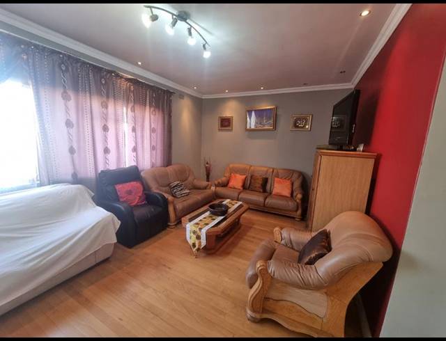 3 BEDROOM HOUSE FOR SALE IN VASCO ESTATE